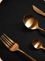 Cubiertos Dorados Minimalistas